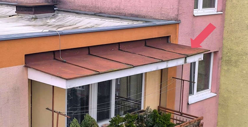 Silný vietor vie narobiť problémy aj na bytových domoch